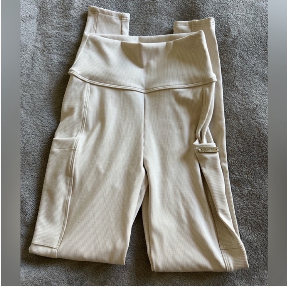 Bombshell Sportswear Cream Ribbed Pocket Leggings Small